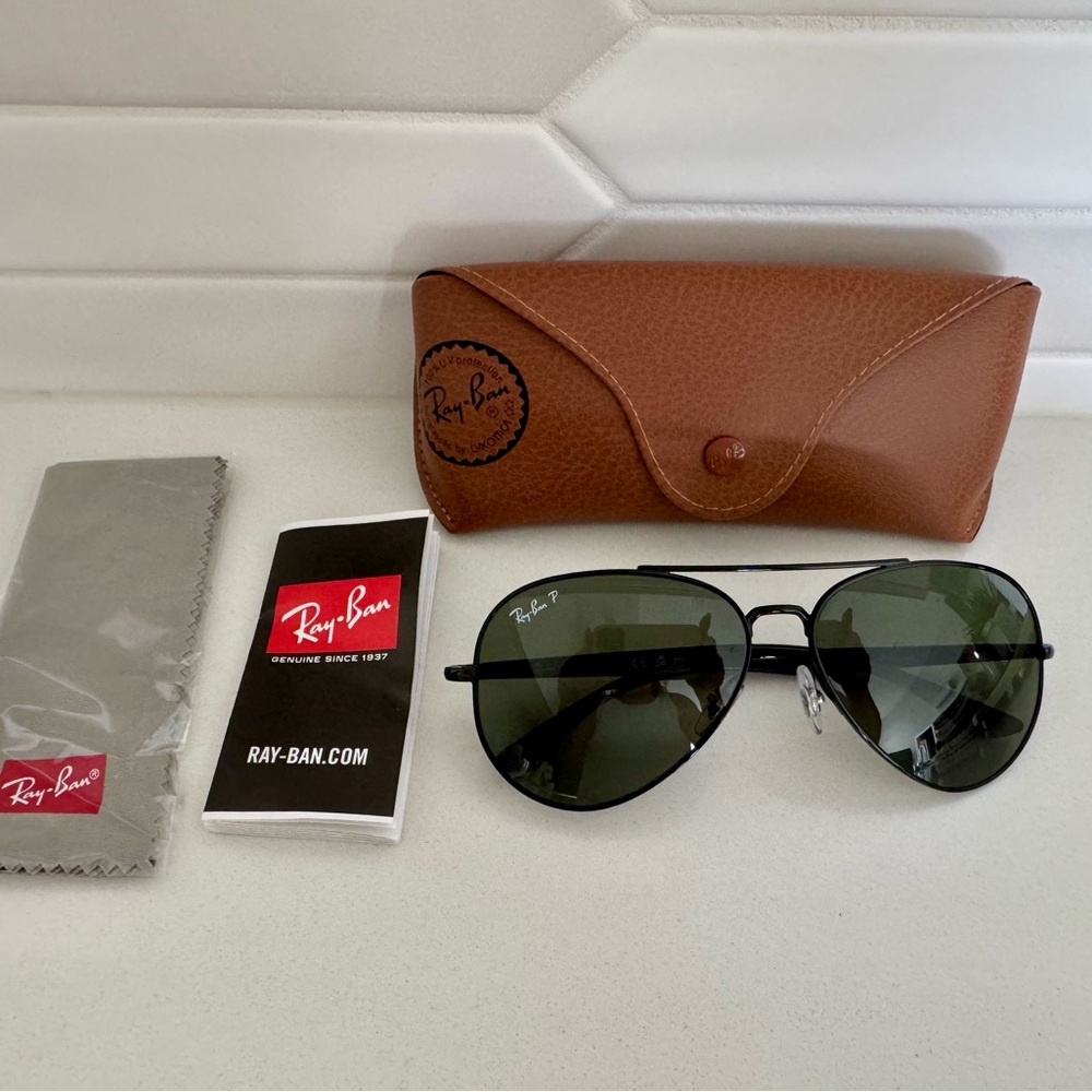 Ray-Ban Black Aviator Sunglasses with Dark Green Lenses